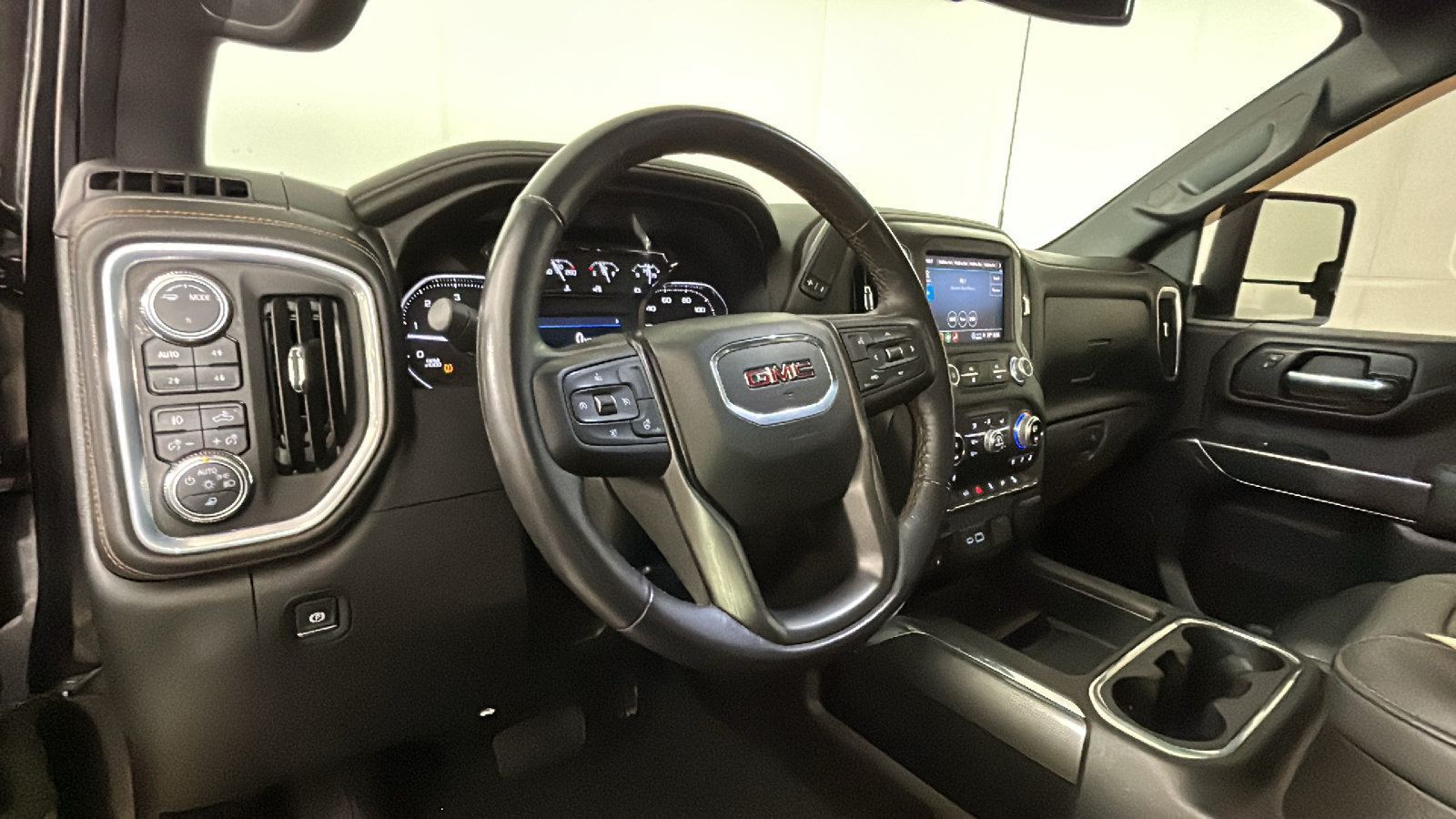 Used 2022 GMC Sierra 3500 AT4 AWD/4WD image 17