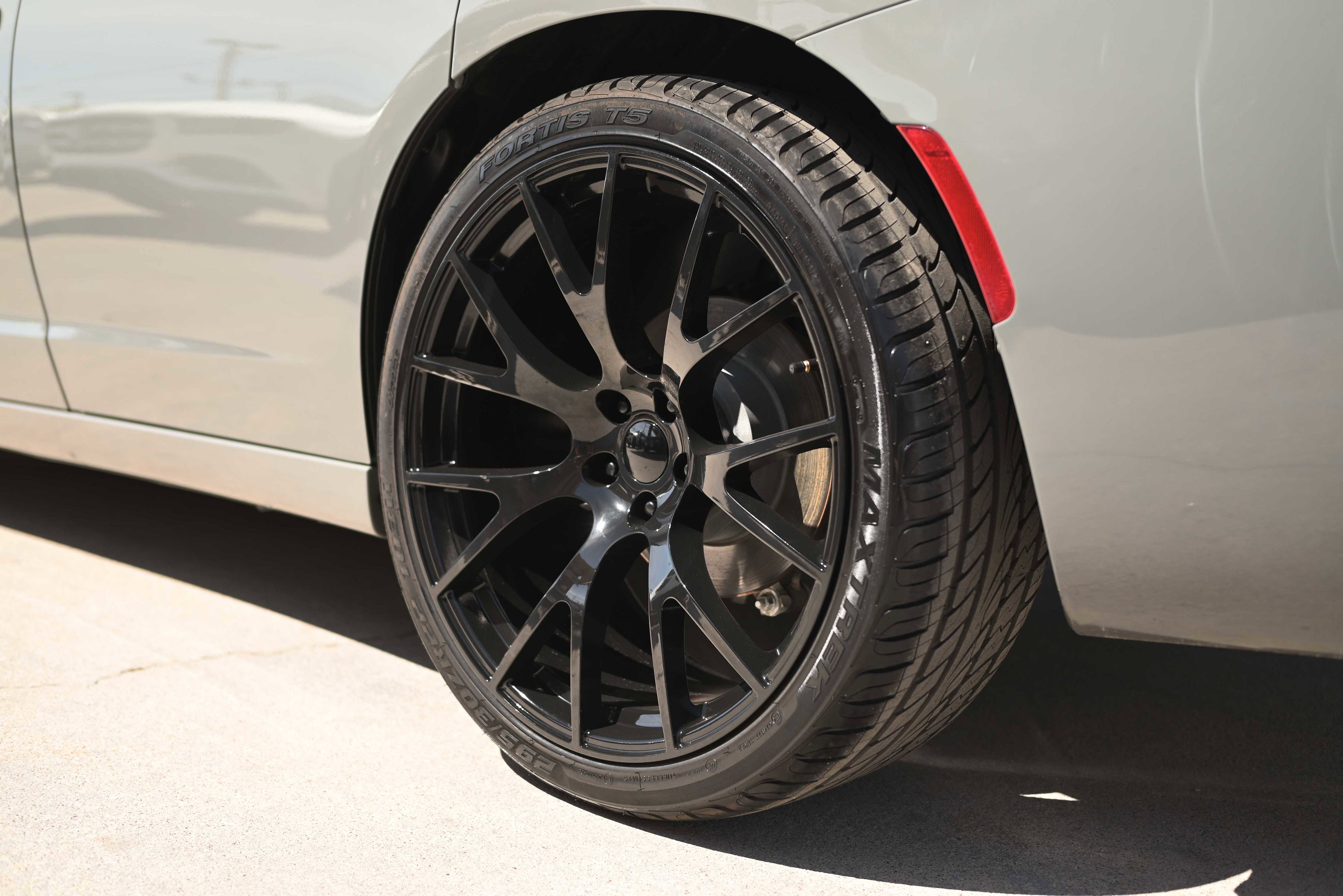 Used 2017 Dodge Charger SE RWD image 13