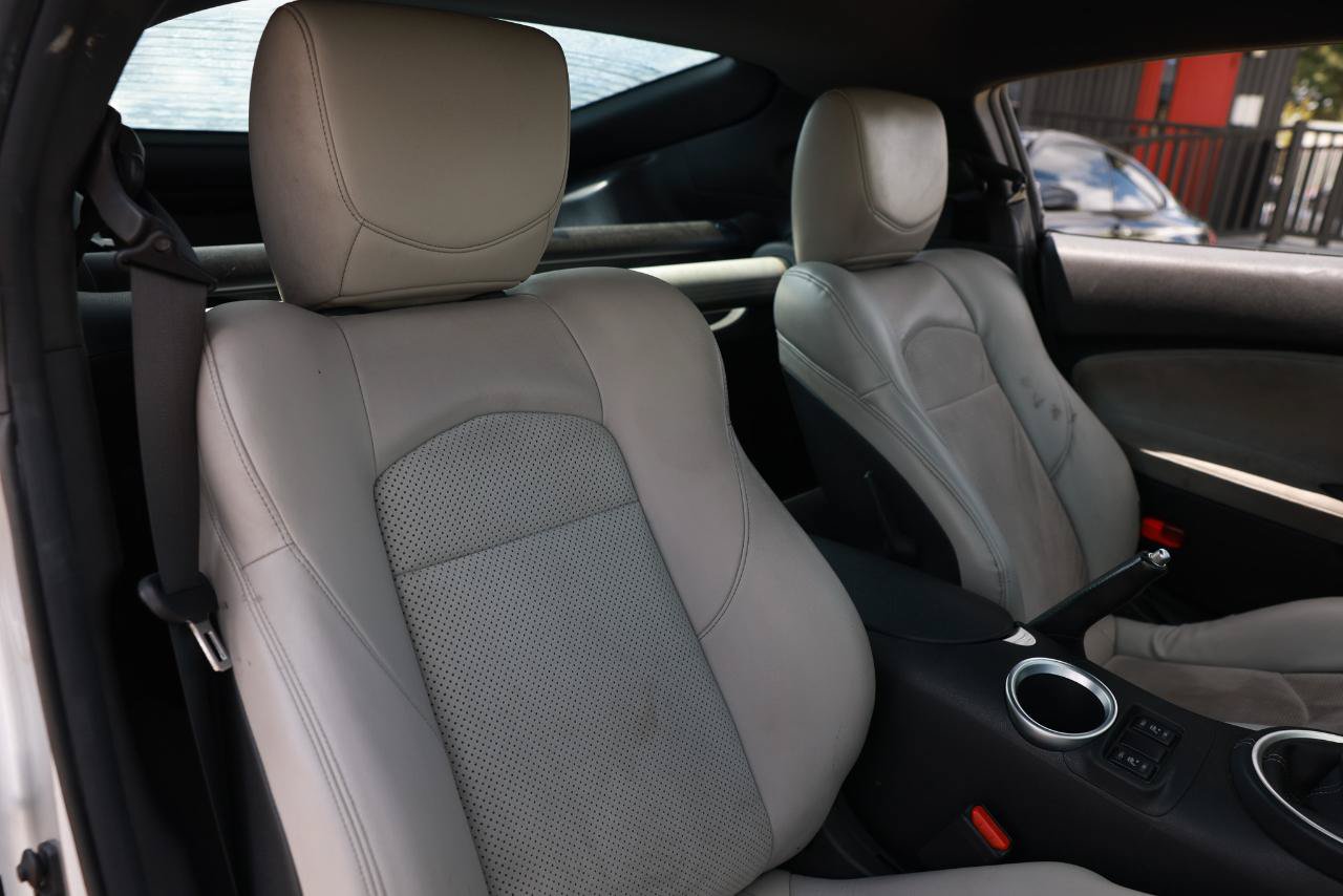 Used 2009 Nissan 370Z Touring RWD image 12