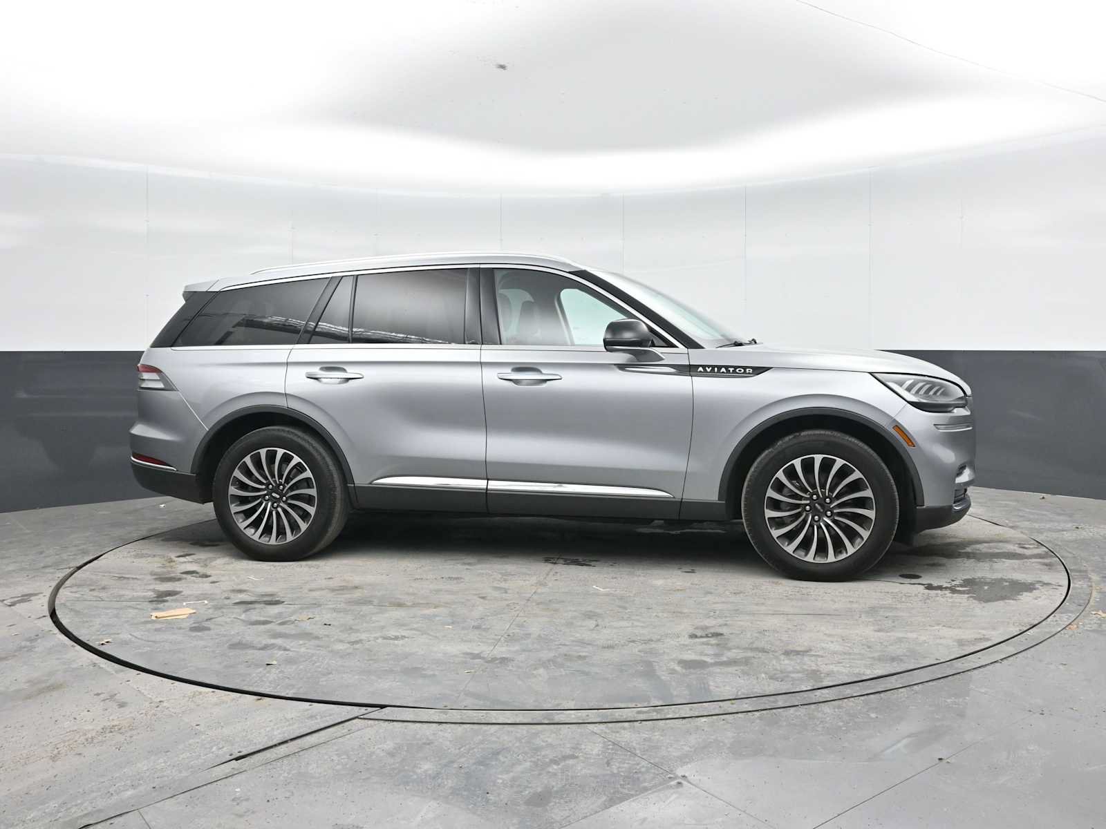 Used 2023 Lincoln Aviator AWD w/ Premium Package image 7