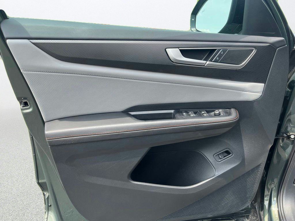 Certified 2026 Volkswagen Atlas Peak Edition AWD/4WD image 11