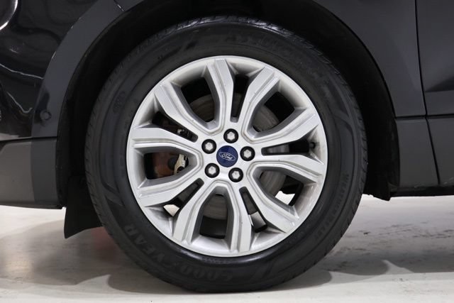 Used 2019 Ford Edge Titanium w/ Equipment Group 301A AWD/4WD image 9