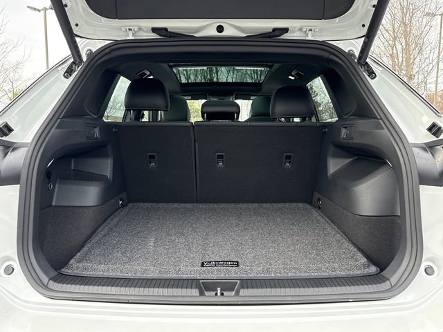 Certified 2025 Volkswagen Tiguan SE R-Line image 28