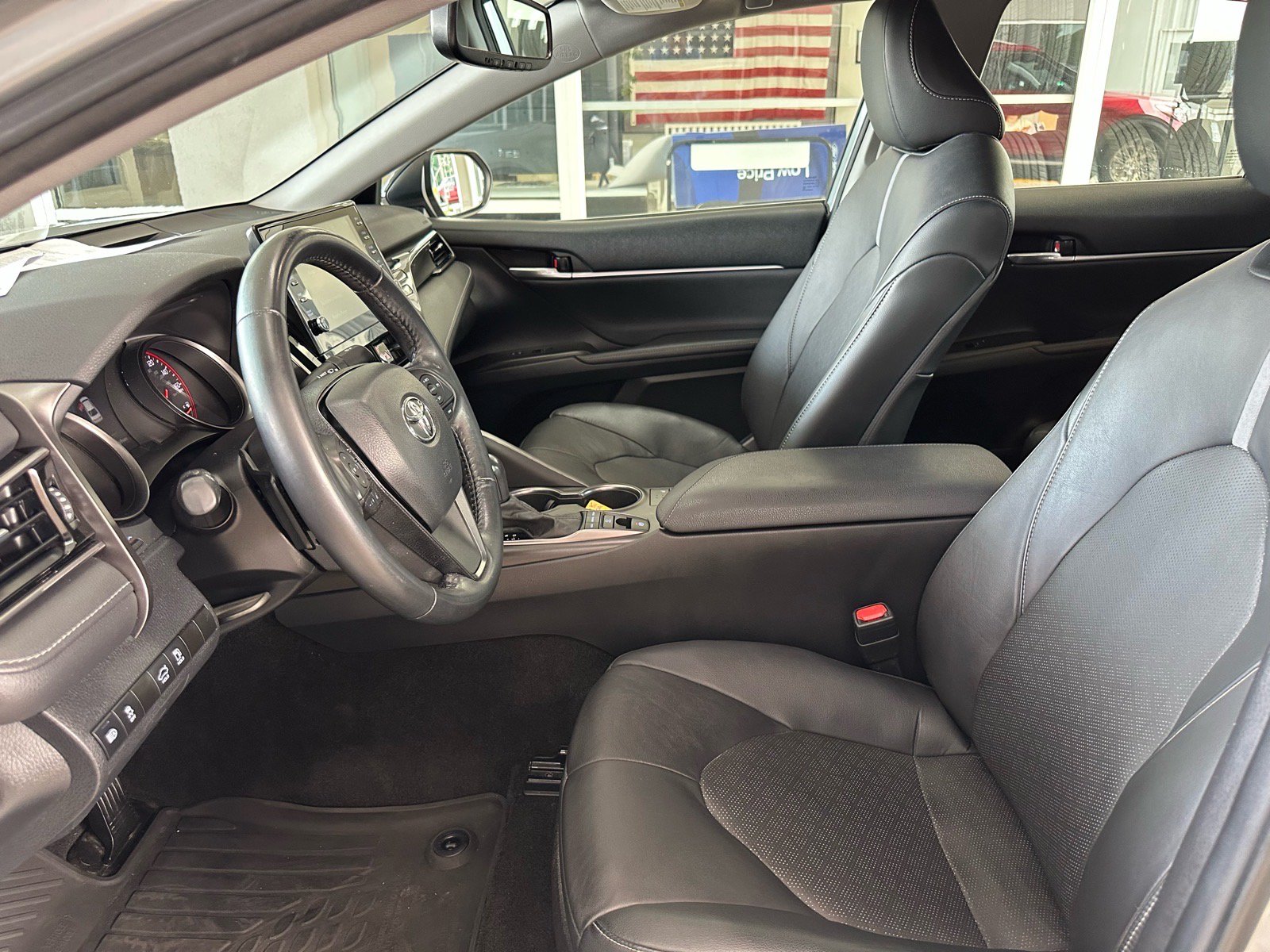 Used 2021 Toyota Camry XSE FWD image 16