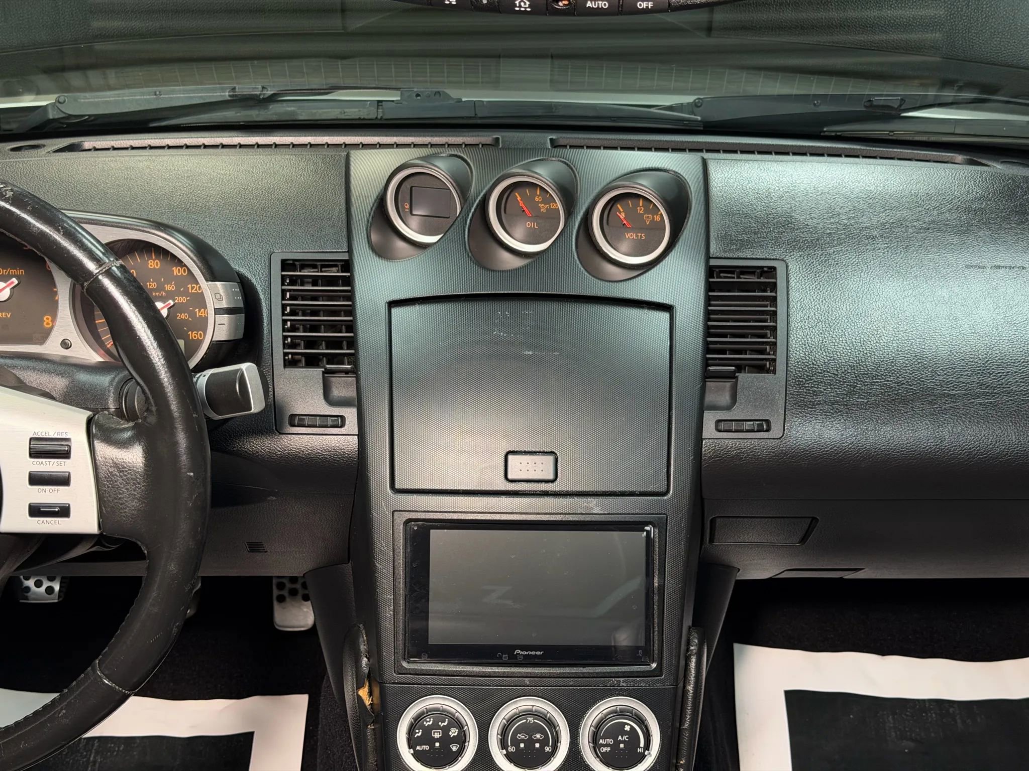 Used 2004 Nissan 350Z Touring image 21