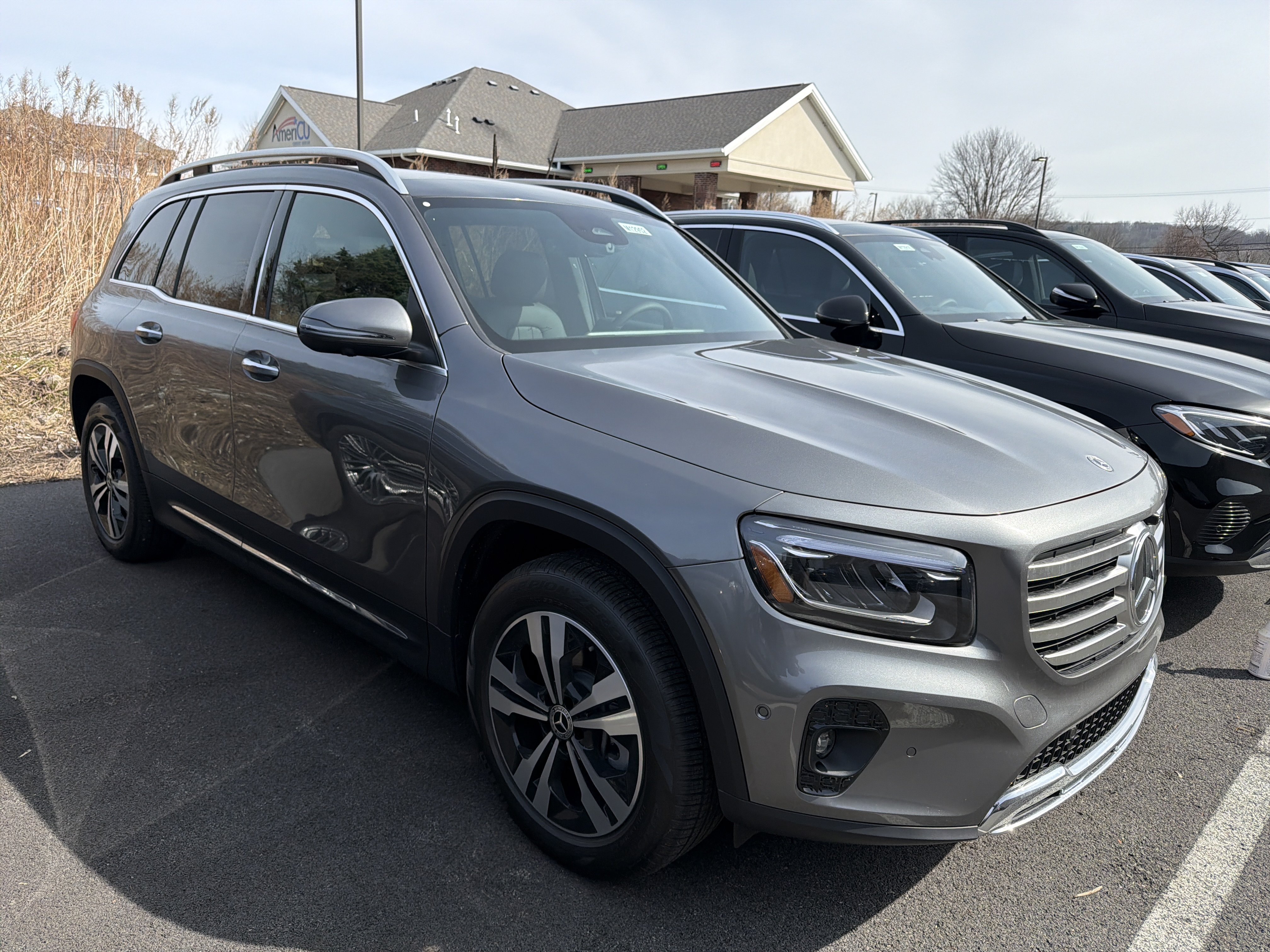 Used 2026 Mercedes-Benz GLB 250 4MATIC image 2