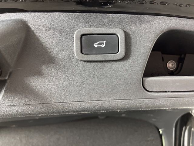 Used 2020 Jaguar E-PACE SE image 51