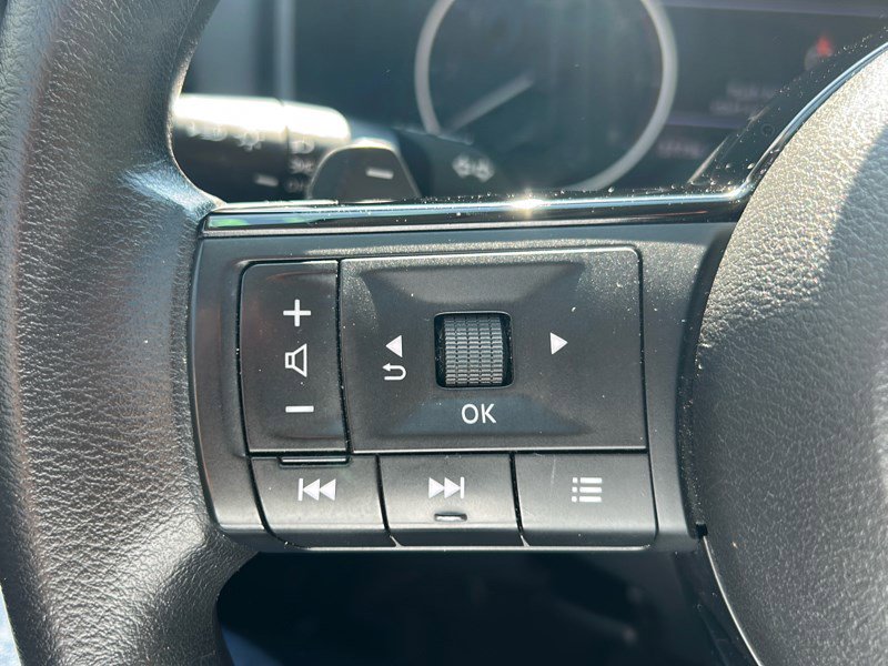 Used 2022 Nissan Rogue SV image 18