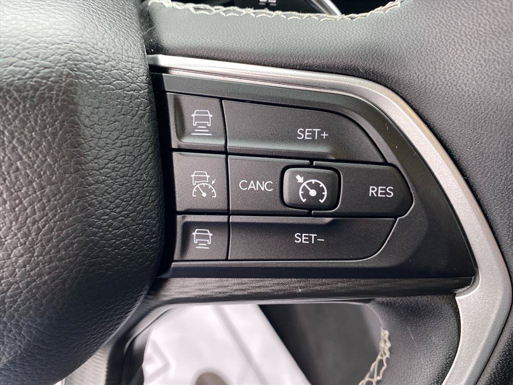Used 2023 Jeep Grand Cherokee Altitude AWD/4WD image 14