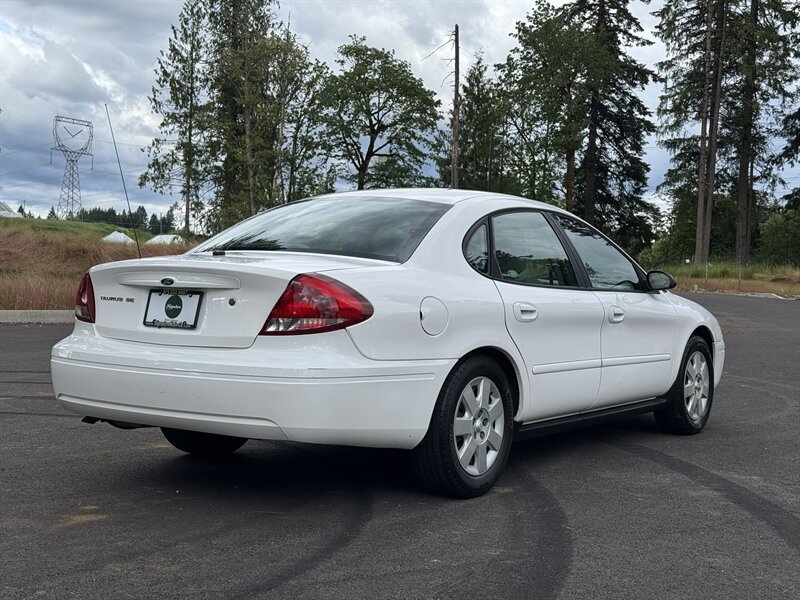 Used 2005 Ford Taurus SE FWD image 5