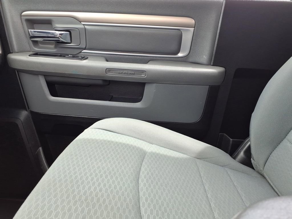 Used 2015 RAM 1500 Express RWD image 21