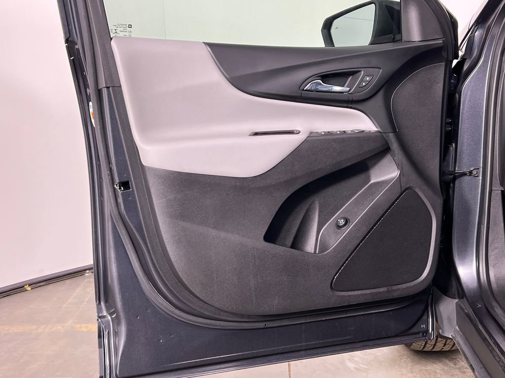 Used 2022 Chevrolet Equinox LT w/ Driver Convenience Package image 14