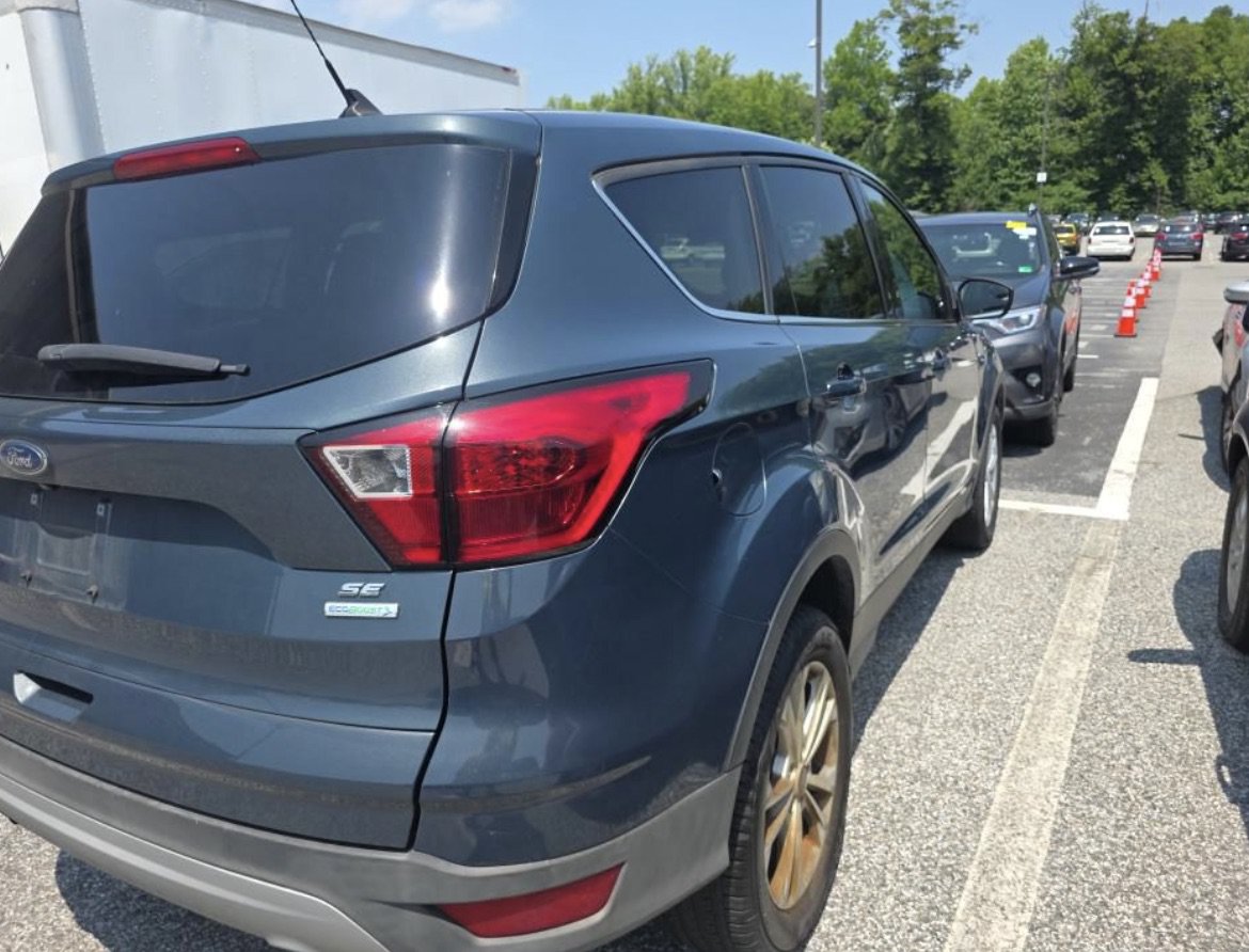 Used 2019 Ford Escape SE FWD image 5