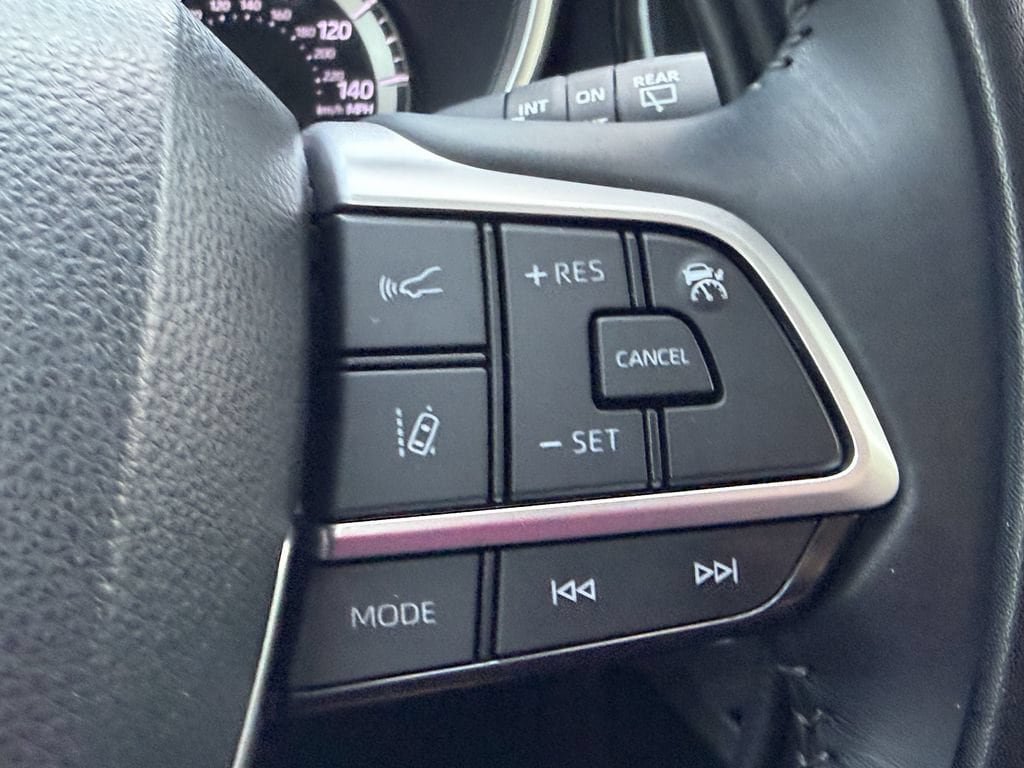 Used 2024 Toyota Highlander XLE FWD image 30