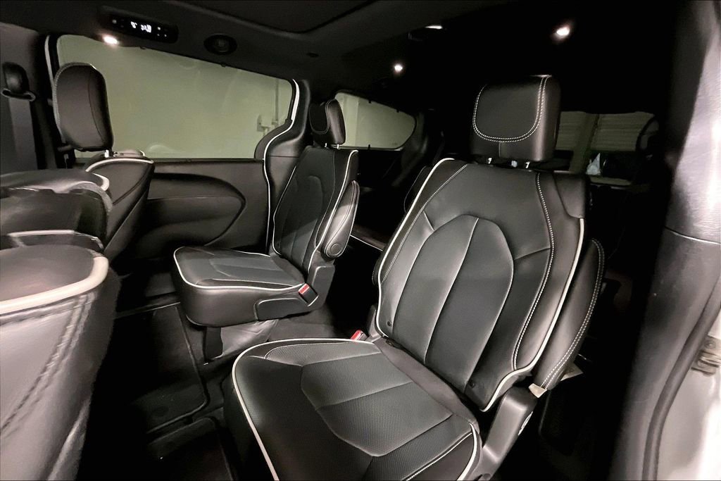 Used 2024 Chrysler Pacifica Limited w/ Uconnect Theater Family Group AWD/4WD image 35