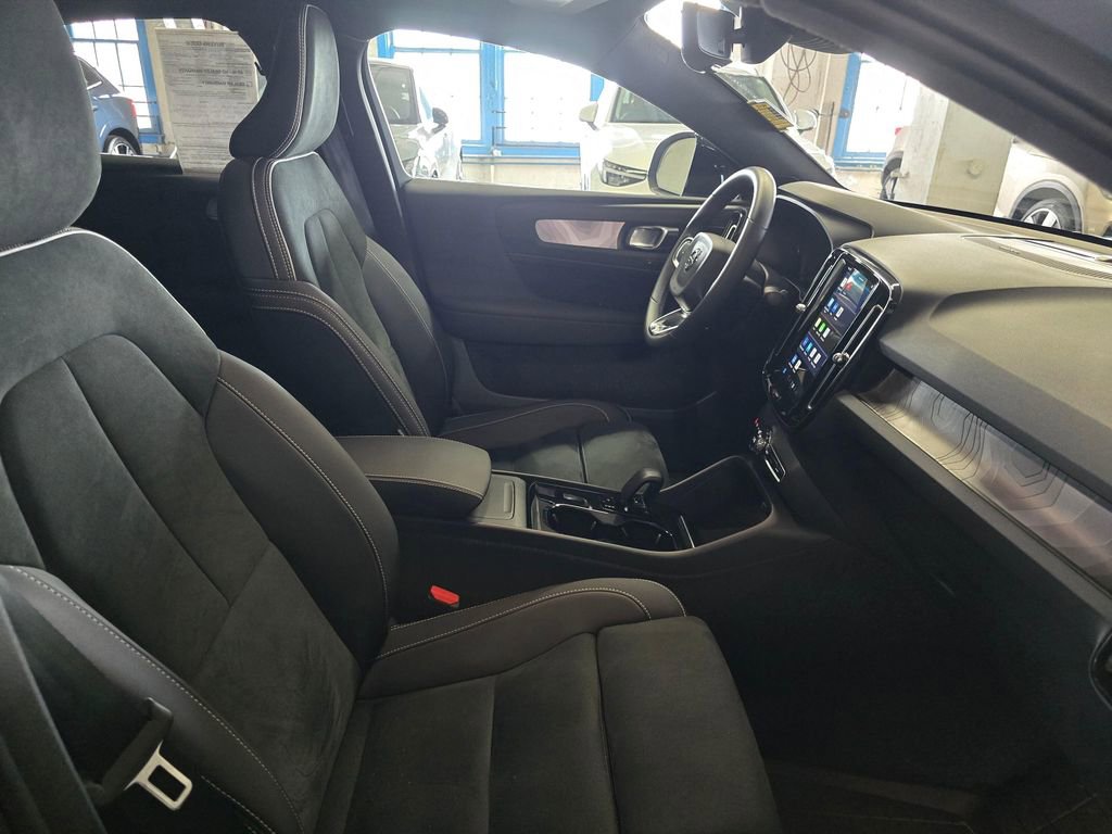Certified 2023 Volvo C40 P8 Recharge Ultimate w/ Protection Package Premier AWD/4WD image 10