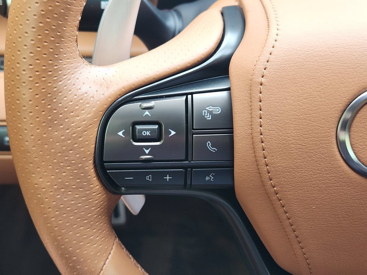Used 2024 Lexus LC 500 Coupe w/ Sport Package RWD image 45