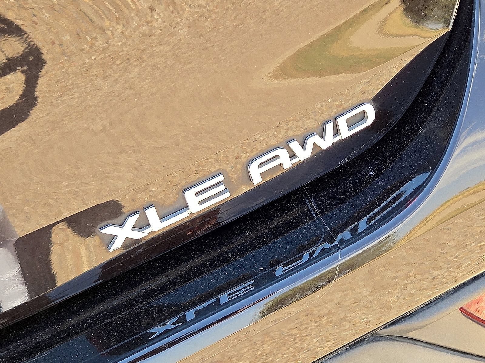 Used 2021 Toyota Highlander XLE AWD/4WD image 13