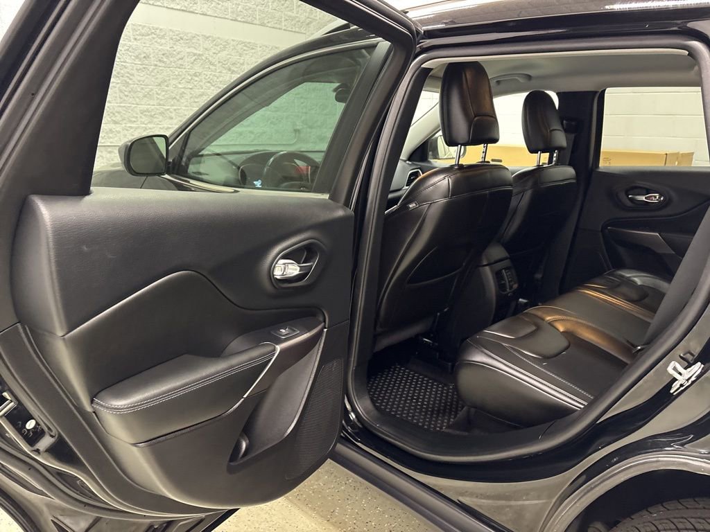 Used 2019 Jeep Cherokee Latitude Plus w/ Cold Weather Group image 30