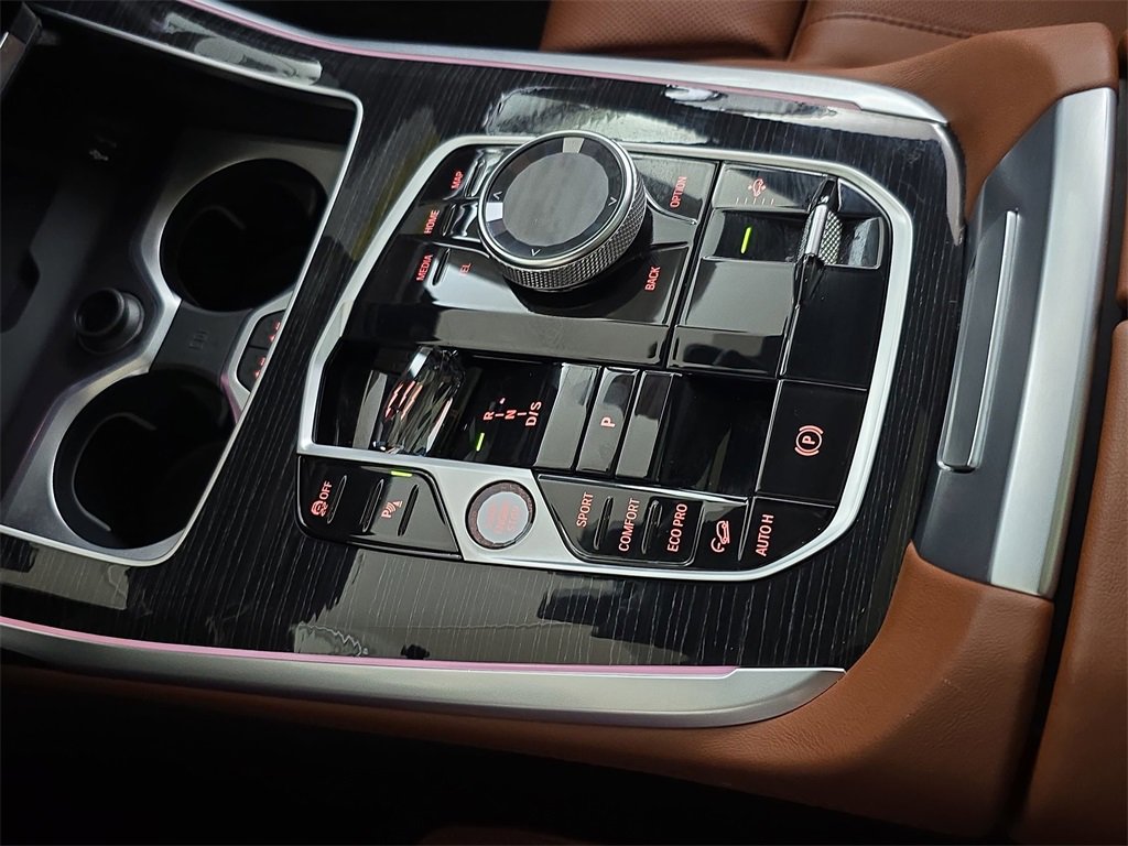Used 2025 BMW X7 M60i w/ Executive Package image 26