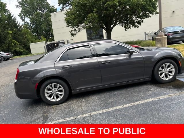 Used 2015 Chrysler 300 Limited RWD image 11