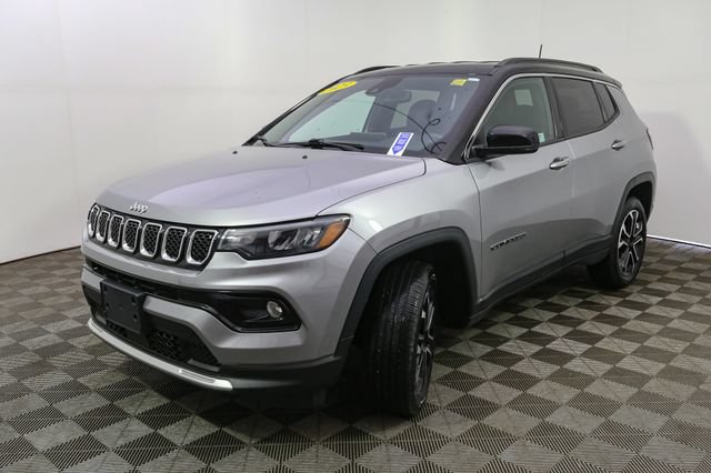 Used 2023 Jeep Compass Limited AWD/4WD image 5