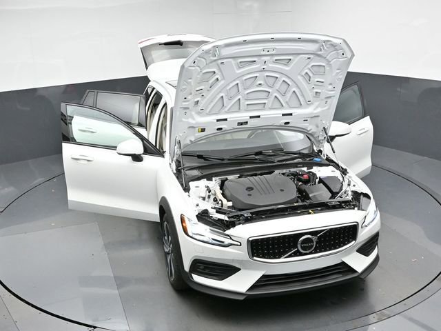 Used 2024 Volvo V60 B5 Cross Country Plus image 50
