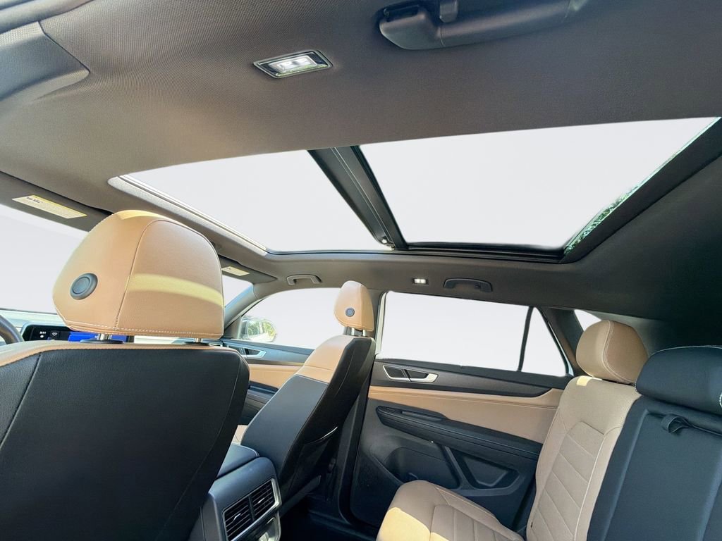 Used 2025 Volkswagen Atlas Cross Sport SEL R-Line AWD/4WD image 16