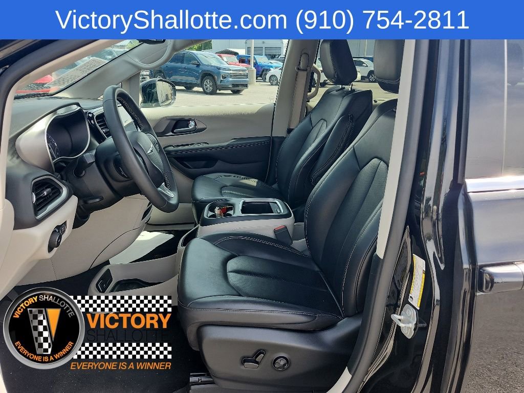 Certified 2024 Chrysler Pacifica Touring-L FWD image 19