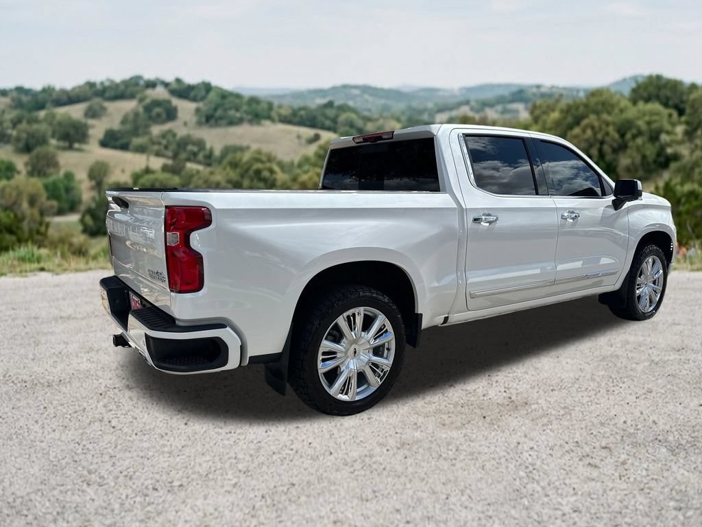 Used 2024 Chevrolet Silverado 1500 High Country w/ High Country Premium Package AWD/4WD image 9