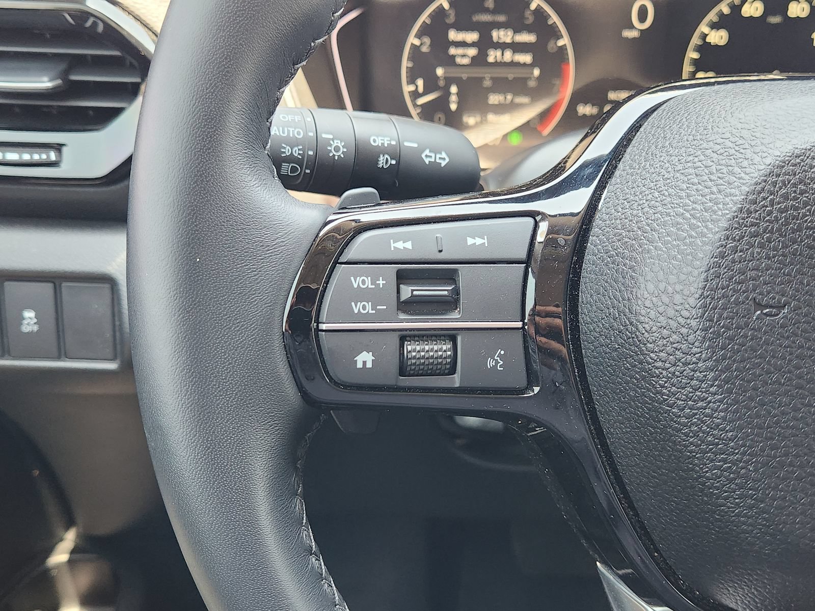 Used 2025 Honda Pilot Touring image 31