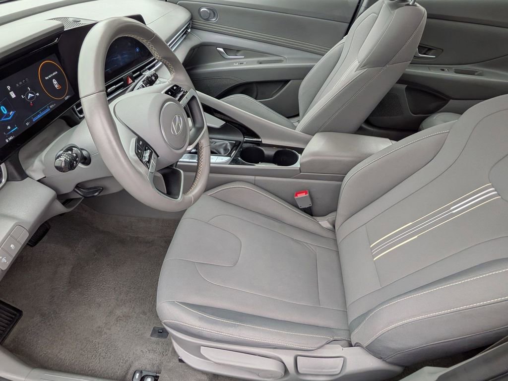 Used 2025 Hyundai Elantra SEL FWD image 11