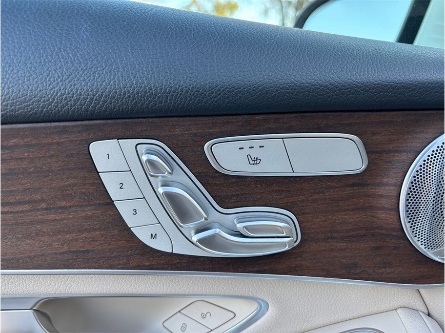 Used 2020 Mercedes-Benz GLC 300 4MATIC w/ Multimedia Package image 19