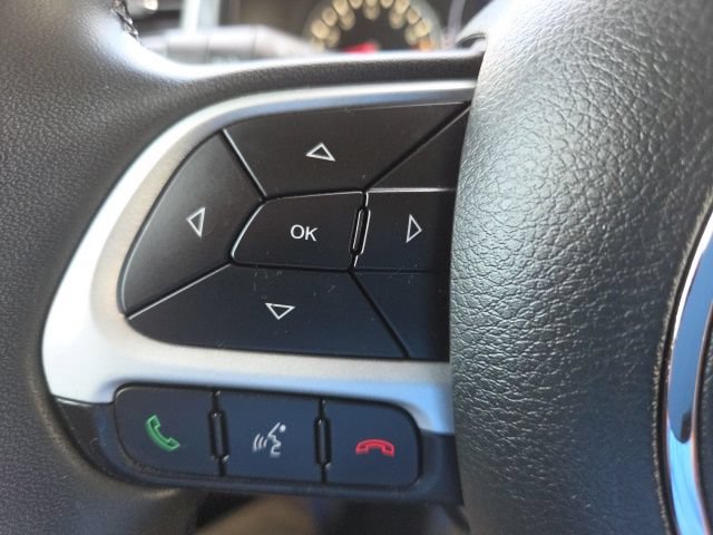 Used 2020 Jeep Renegade Latitude FWD image 38