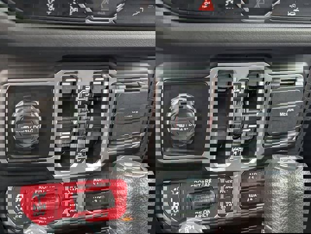 Used 2025 Jeep Wrangler Unlimited Rubicon image 17