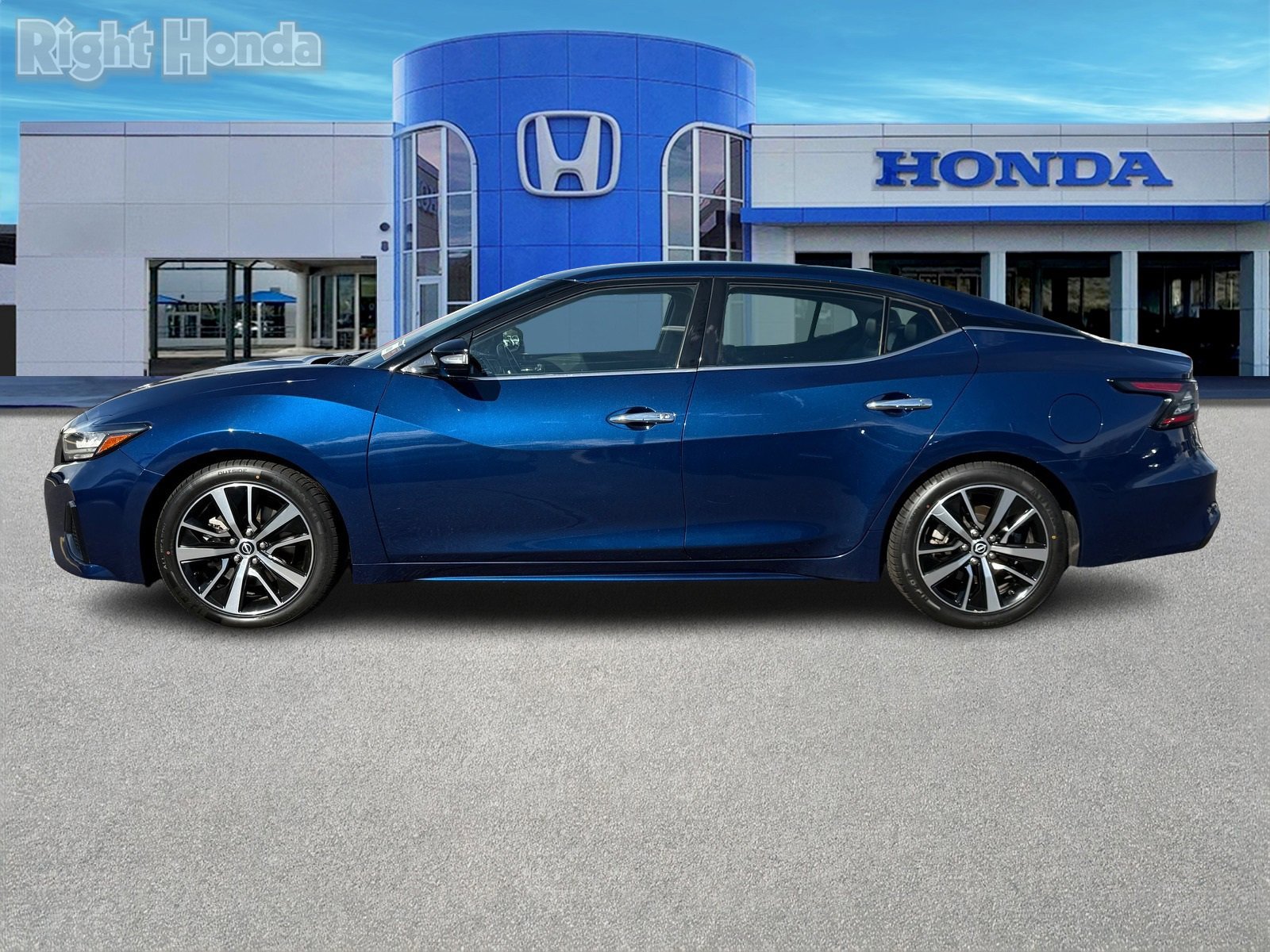 Used 2023 Nissan Maxima SV w/ Floor Mat Group image 3