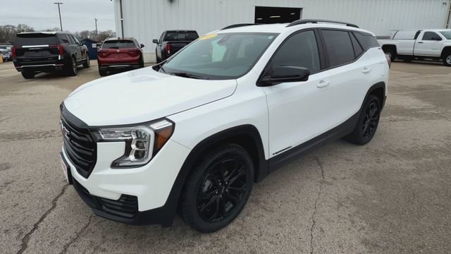 Used 2022 GMC Terrain SLE w/ Driver Convenience Package AWD/4WD image 6