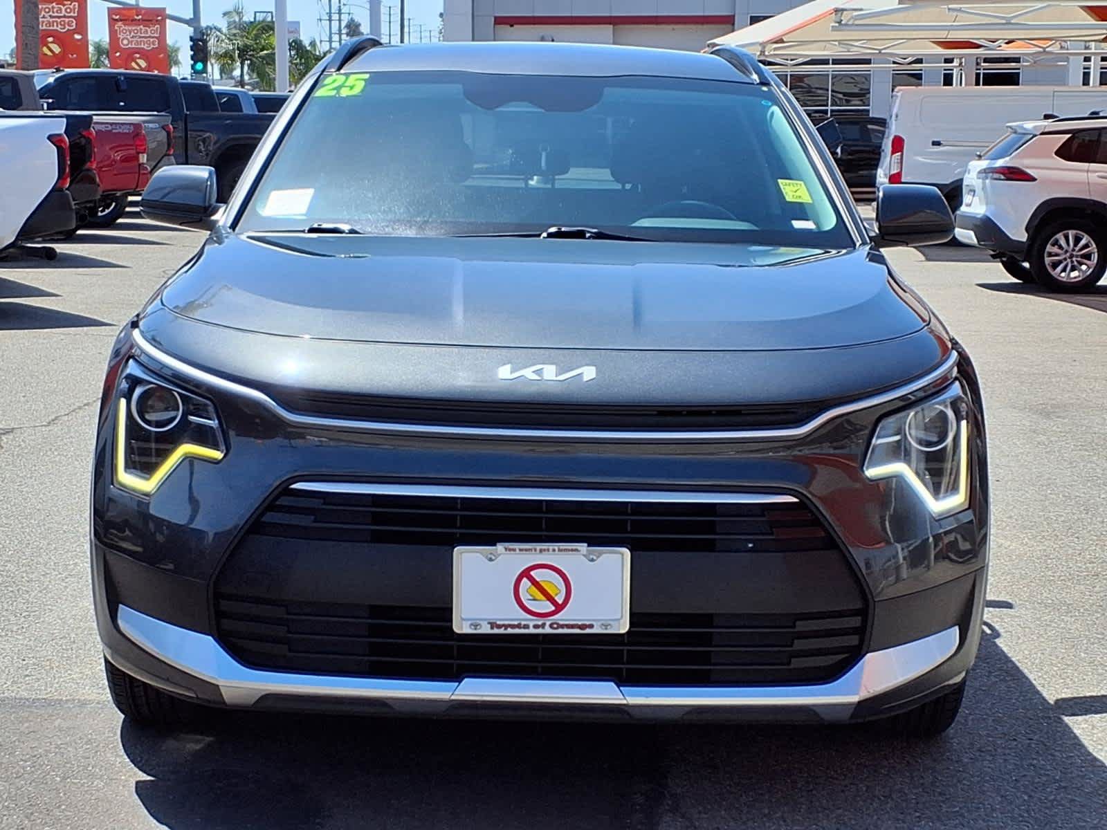 Used 2025 Kia Niro LX FWD image 2