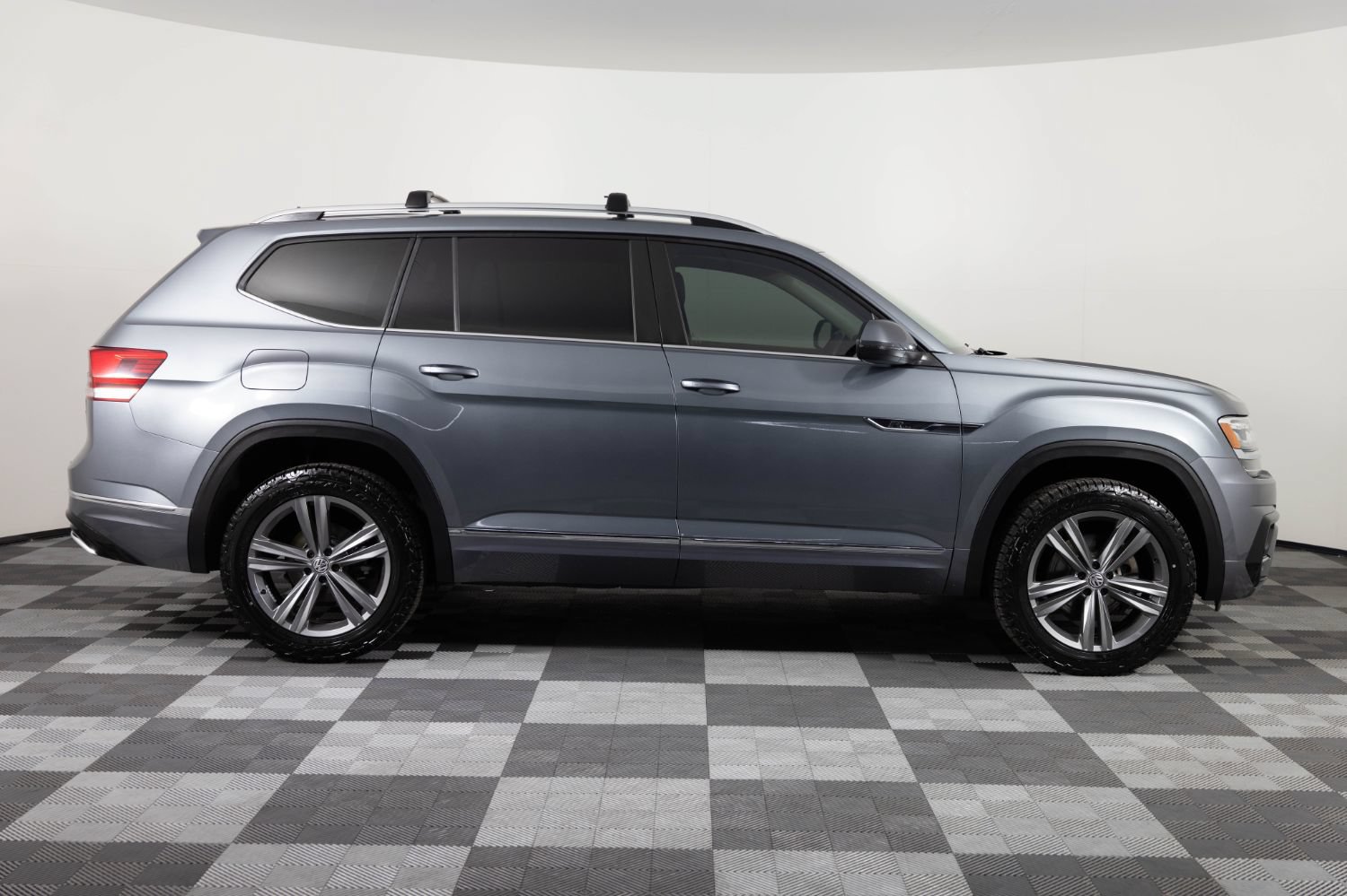 Used 2019 Volkswagen Atlas SEL R-Line AWD/4WD image 9