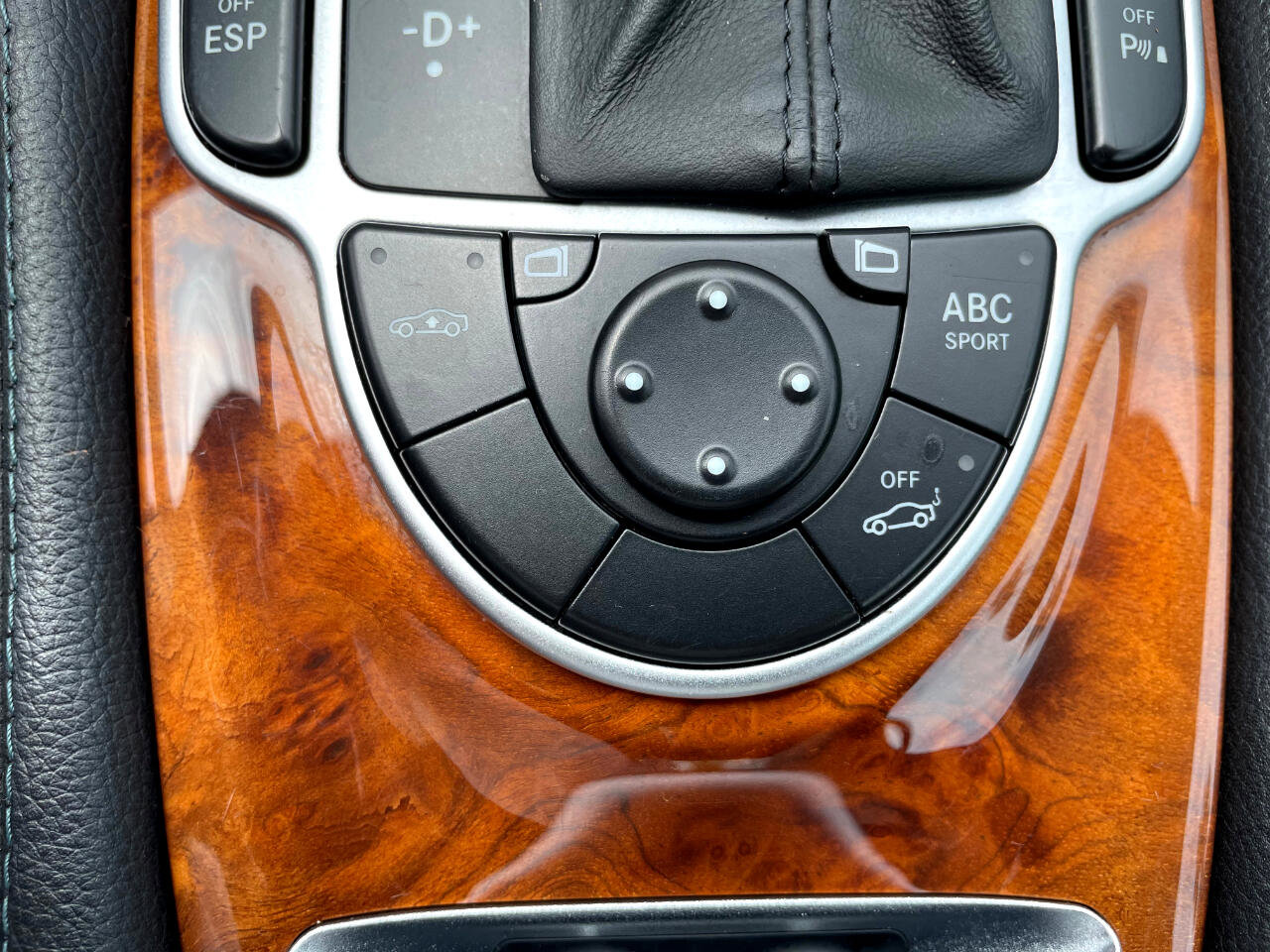 Used 2009 Mercedes-Benz SL 550 image 24