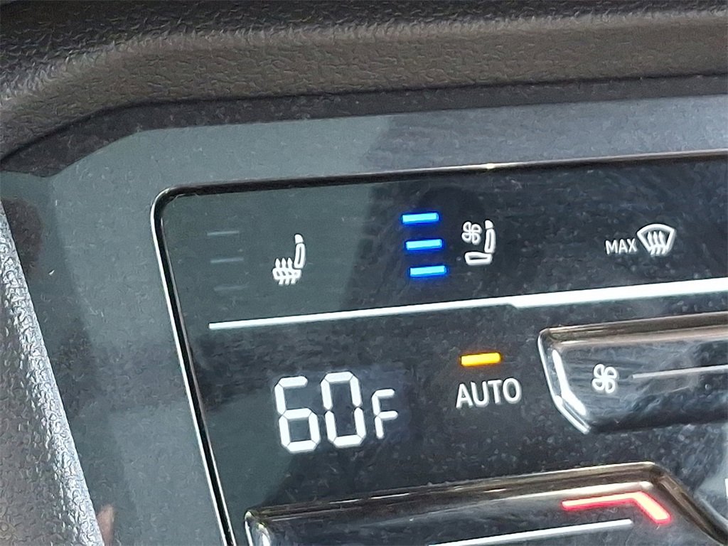 Used 2022 Volkswagen Tiguan SEL R-Line image 28