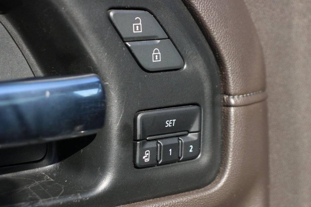 Used 2020 GMC Sierra 3500 Denali w/ Denali Ultimate Package image 16