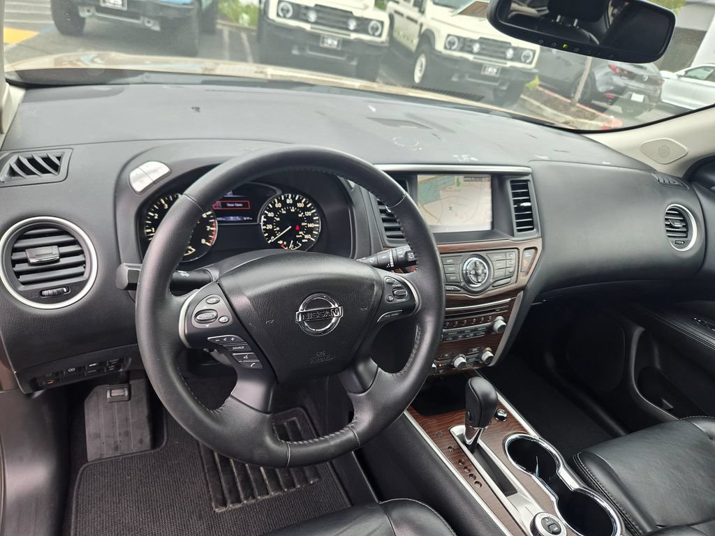 Used 2017 Nissan Pathfinder Platinum w/ Cargo Package AWD/4WD image 9