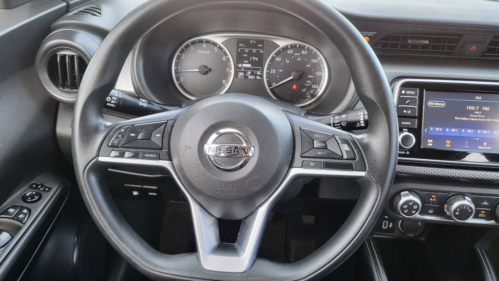 Used 2019 Nissan Kicks S image 27