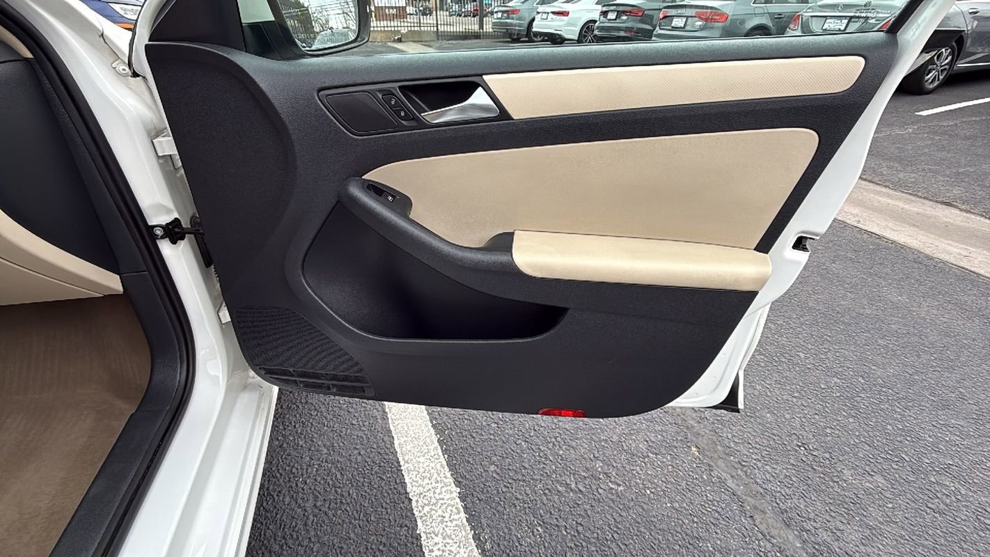 Used 2011 Volkswagen Jetta SE image 18