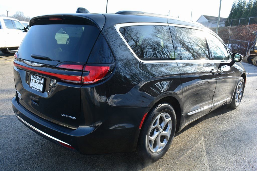 Used 2022 Chrysler Pacifica Limited image 5