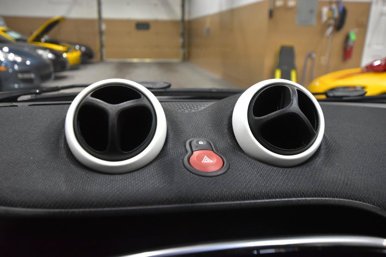 Used 2016 smart fortwo pure RWD image 14