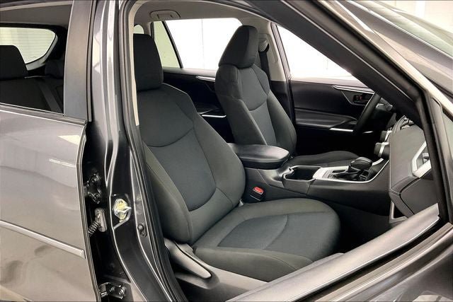 Used 2022 Toyota RAV4 LE AWD/4WD image 7