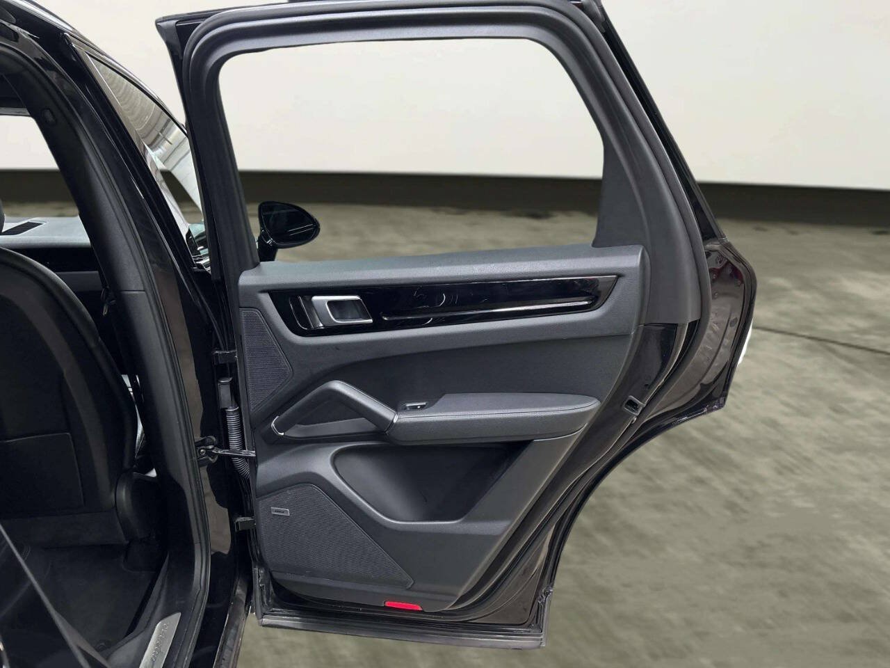 Used 2019 Porsche Cayenne S AWD/4WD image 19