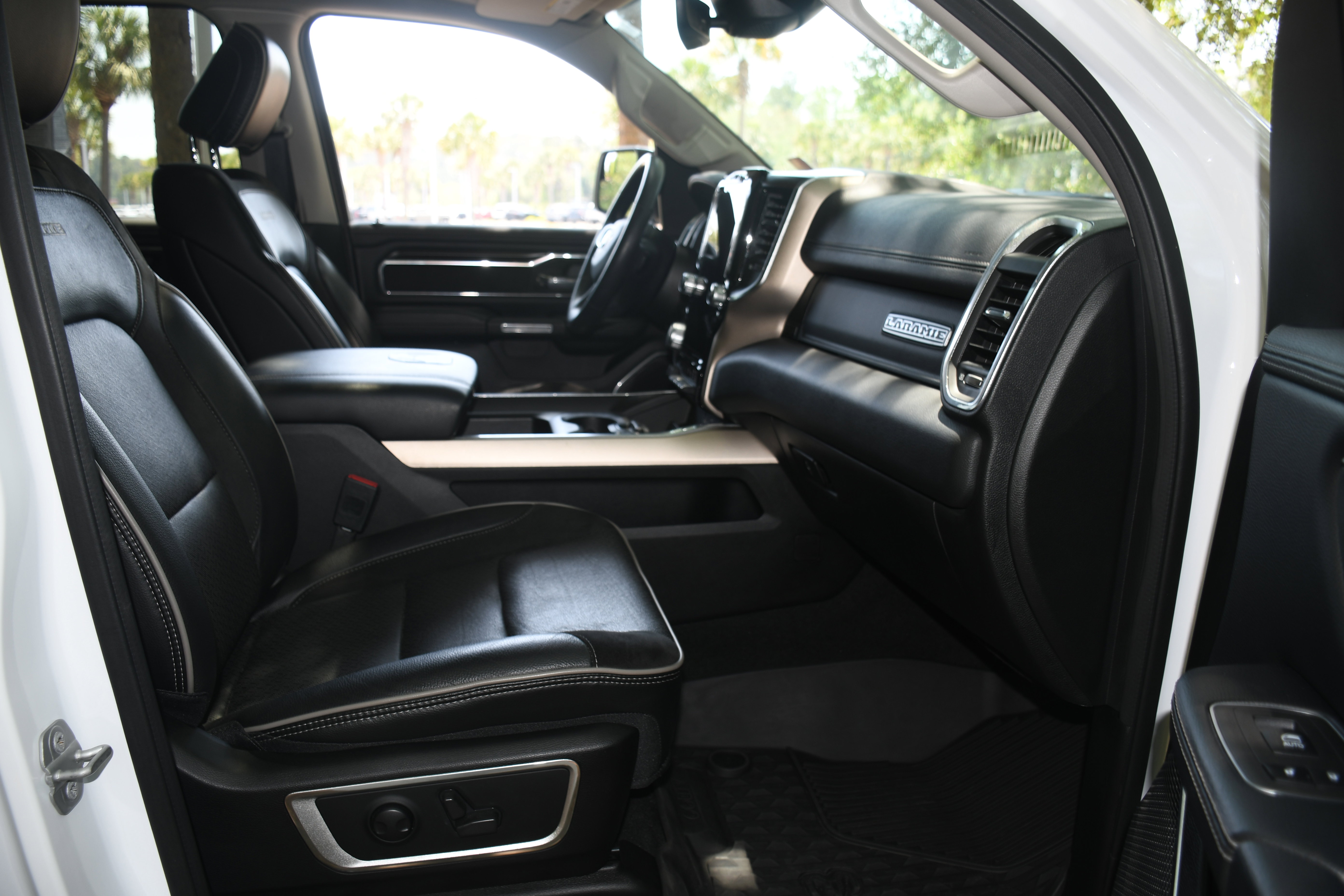 Used 2022 RAM 1500 Laramie w/ Laramie Southwest Edition RWD image 21